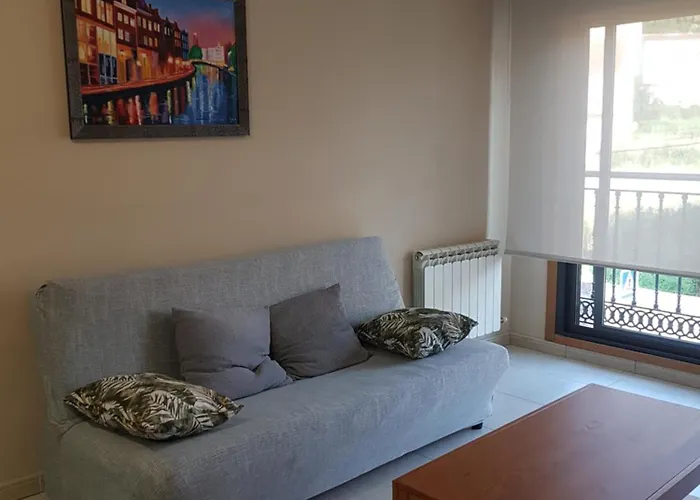 Piso Salon Paraiso * Bueu